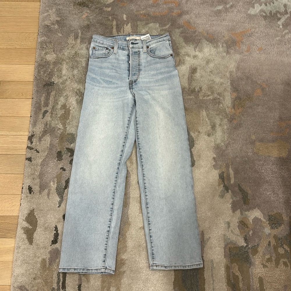 LEVI’S BUTTON FLY RIBCAGE ANKLE SIZE 25